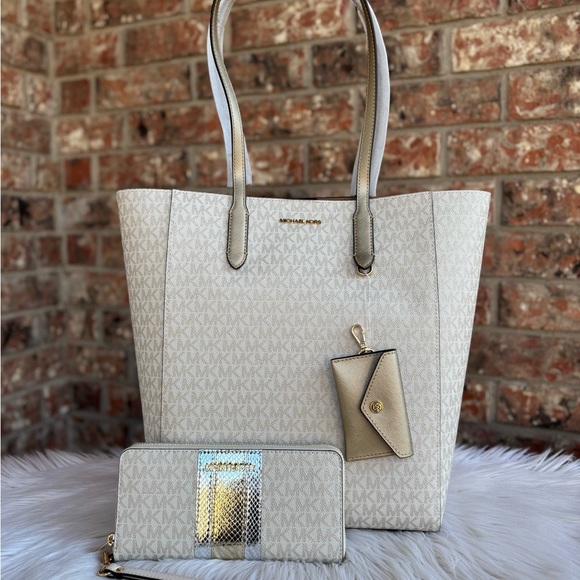 Michael Kors purse and wallet - Picture 1 of 14